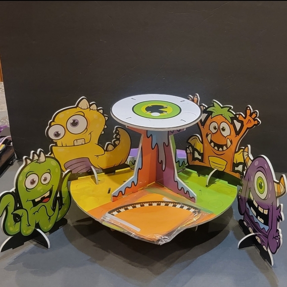 HALLOWEEN MONSTER TREAT STAND WITH CONES AND TARGET HYDE AND EEK WALL STICKERS - Picture 5 of 16